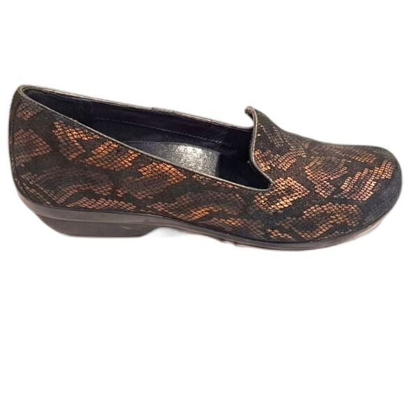 Dansko black leather slip-on loafers black lace design womens size EUR 38 US 7.5 - Picture 1 of 9